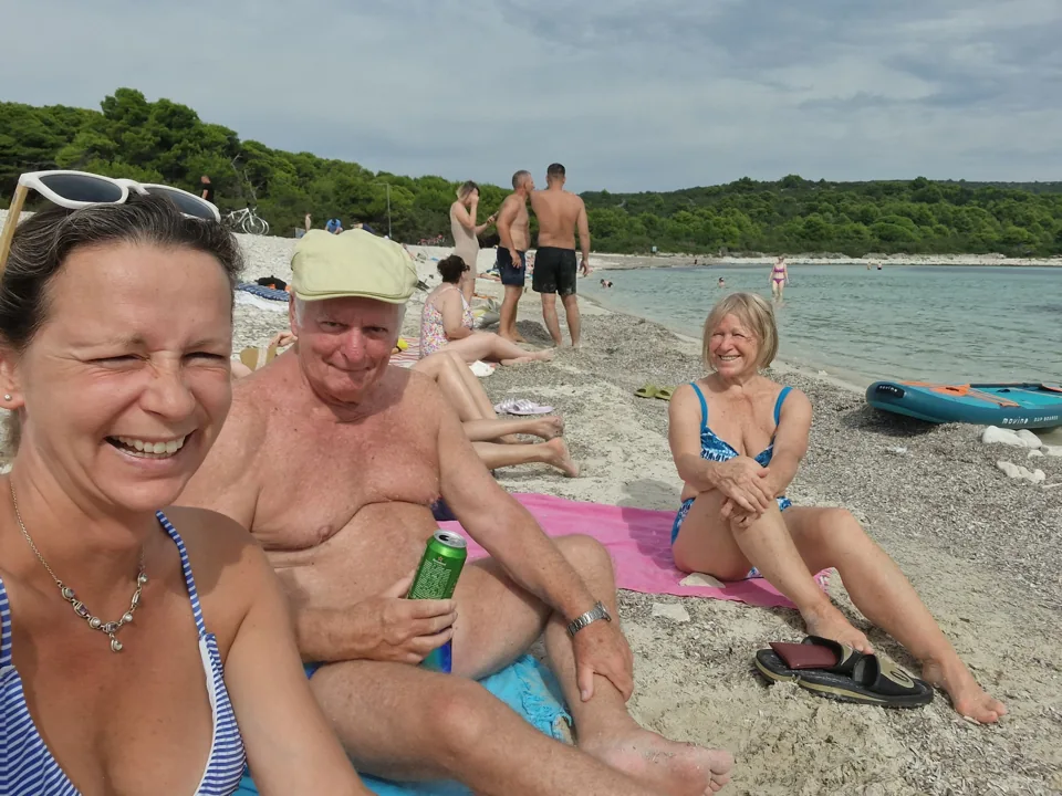 Gemeinsame Strandzeit mit der Familie bei Sakarun.